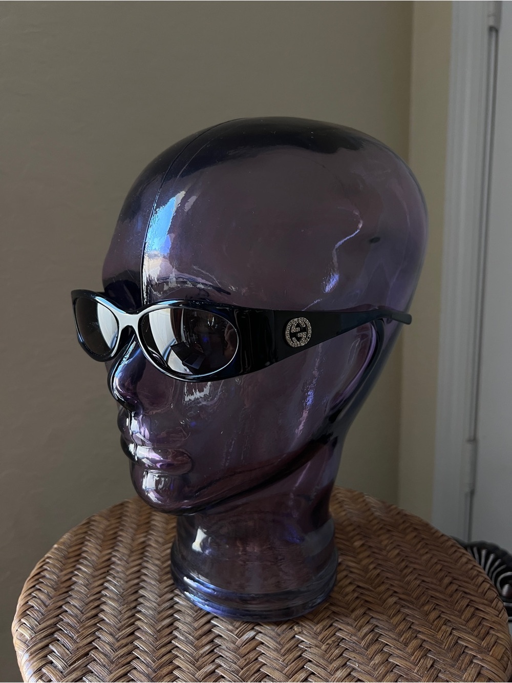 Gucci Glossy Black Cat-Eye Sunglasses with GG Round Emblem